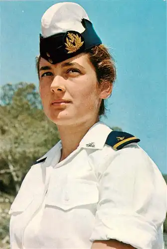AK / Ansichtskarte 73919028 Israel A Woman Officer of the Israel Navy