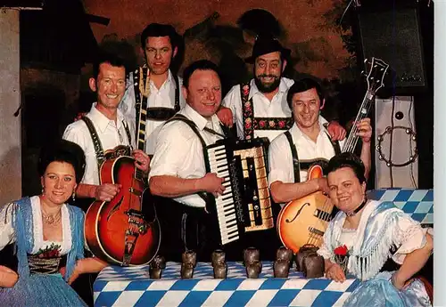 AK / Ansichtskarte 73919368 Garmisch-Partenkirchen Cafe Bauer Georg Salvamoser mit seiner Band