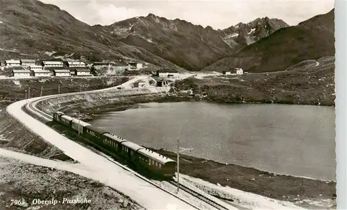 AK / Ansichtskarte  Oberalppass_2762m_GR Passhoehe mit Oberalpbahn