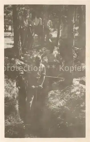 AK / Ansichtskarte 73921525 Militaria_Schweiz Soldaten Wald