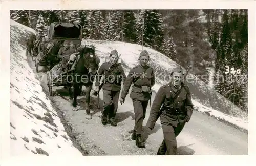 AK / Ansichtskarte  Militaria_Schweiz Soldaten Pferde 