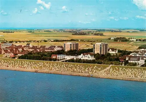 AK / Ansichtskarte  Buesum_Nordseebad Fliegeraufnahme mit Korbstrand und Ortsansicht