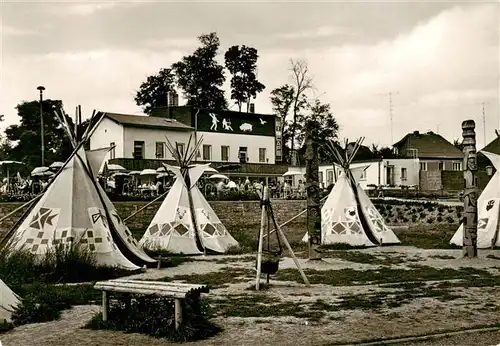 AK / Ansichtskarte 73922719 Bernburg_Saale HO Eiscafe Baerenburg mit Indianerdorf