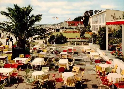 AK / Ansichtskarte  Groemitz_Ostseebad Strandhallen Terrasse mit Blick zum Kurmittelhaus 