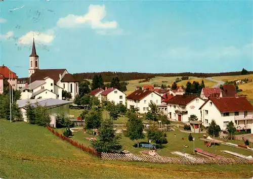 AK / Ansichtskarte 73927052 Schoenwald_Schwarzwald Teilansicht Heilklimatischer Kurort und Wintersportplatz Minigolf Kirche