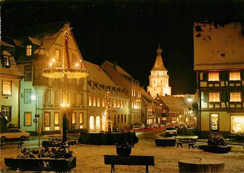 AK / Ansichtskarte 73927729 Gengenbach Marktplatz Brunnen Obertor bei Nacht