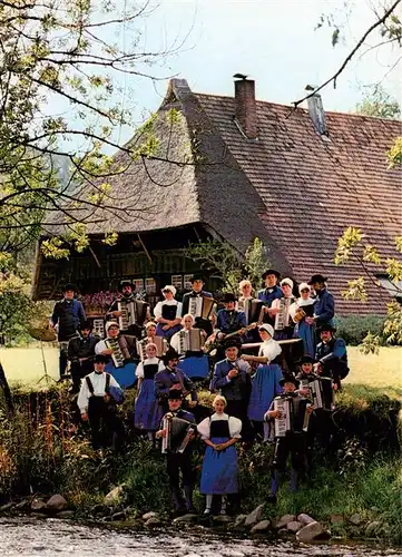 AK / Ansichtskarte  Gutach_Schwarzwald Akkordeon Orchester in der Alten Gutacher Tracht