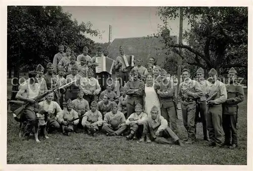 AK / Ansichtskarte  Militaria_WK1 Musikanten Harmonika Bajonett Gruppenfoto 