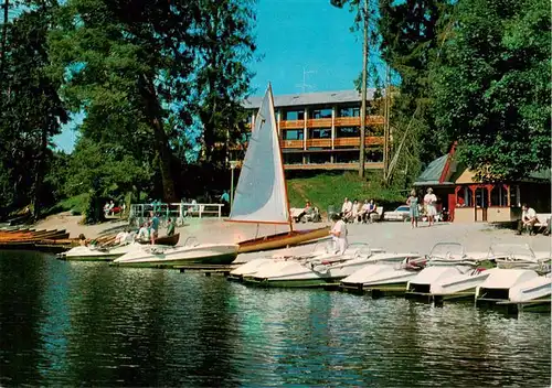 AK / Ansichtskarte 73928781 Titisee-Neustadt Seehotel Wiesler am Kurpark Bootsliegeplatz