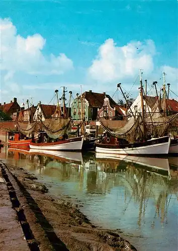 AK / Ansichtskarte  Greetsiel Fischerhafen