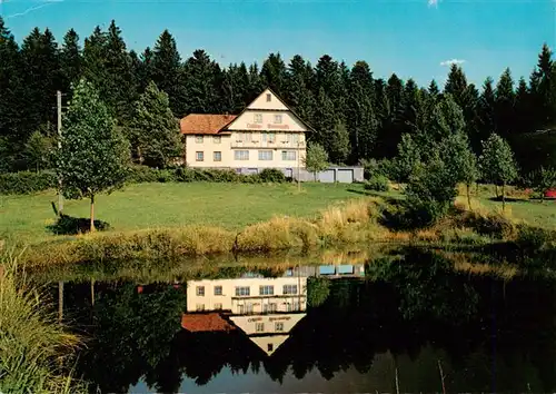 AK / Ansichtskarte 73930447 Kirnbach_Wolfach Hoehengasthaus Pension Moosenmaettles Teich Wasserspiegelung