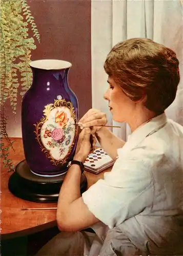 AK / Ansichtskarte  Handwerk Vase Porzellan Meissen