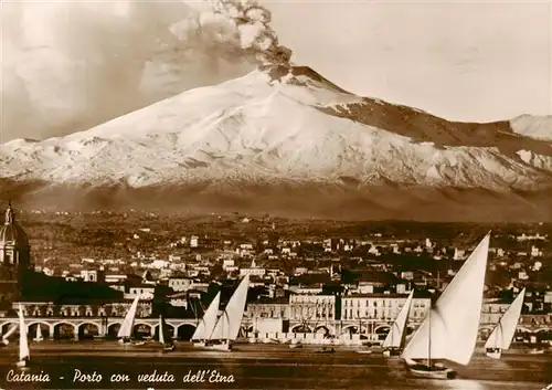 AK / Ansichtskarte 73931853 Catania_Sicilia_IT Porto con veduta dell'Etna Panorama Vulkan aetna