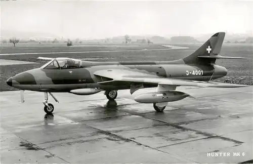 AK / Ansichtskarte  Flugzeuge_Militaria Hunter MK 6 J-4001 