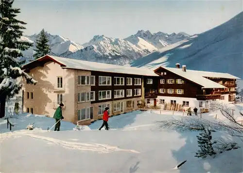 AK / Ansichtskarte 73932135 Sonthofen__Oberallgaeu Allgaeuer Berghof mit Alpe Eck im Hoernergebiet Wintersportplatz Allgaeuer Alpen