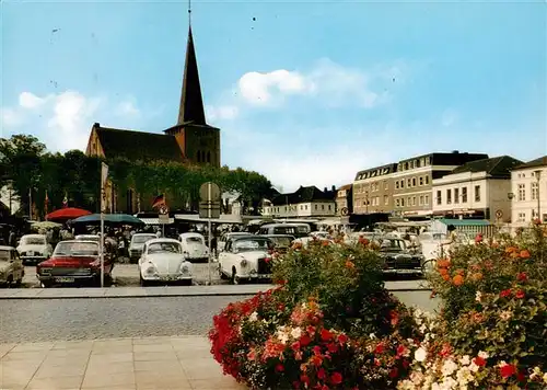 AK / Ansichtskarte  Neustadt_Holstein Marktplatz mit Kirche