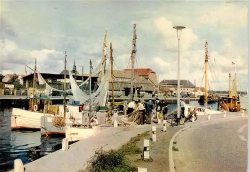 AK / Ansichtskarte  Neustadt_Holstein Hafen Fischkutter