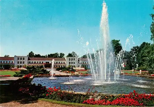 AK / Ansichtskarte  Bad_Lippspringe Kurhaus Hotel im Kaiser Karls Park mit grosser Leuchtfontaene