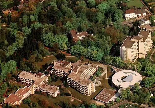 AK / Ansichtskarte  Bad_Lippspringe Karl Hansen Klinik mit Teutoburger Wald Klinik und Sanatorium Quellenpark