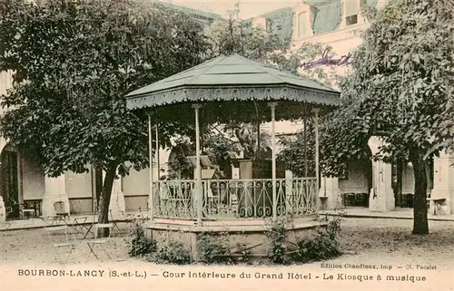 AK / Ansichtskarte  Bourbon-Lancy_71_Saone-et-Loire Cour intérieure du Grand Hôtel Kiosque à musique