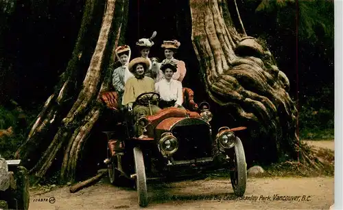 AK / Ansichtskarte 73934436 Vancouver_BC_Canada Automobile in the Big Cedar Stanley Park