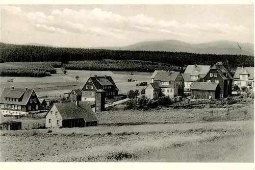 AK / Ansichtskarte  Hohegeiss_Harz Panorama Hoehenluftkurort Jugendherberge Neue Siedlung mit Achtermann Wurmberg und Brocken