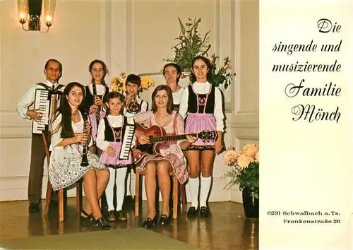 AK / Ansichtskarte 73935786 Schwalbach_Taunus Singende und musizierende Familie Moench