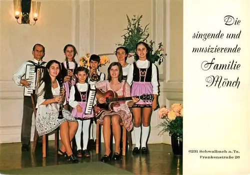 AK / Ansichtskarte 73935799 Schwalbach_Taunus Singende und musizierende Familie Moench