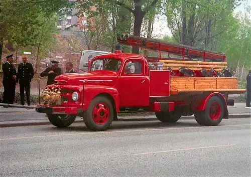 AK / Ansichtskarte  Feuerwehr_Fire-Brigade_Pompiers_Bomberos Ford LKW