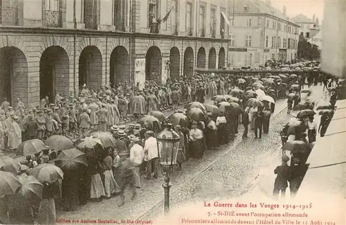 AK / Ansichtskarte  St_Die_Saint_Die_88_Vosges Avant loccupation allemande Prisonniers allemands devant lHotel de Ville le Aout 1914
