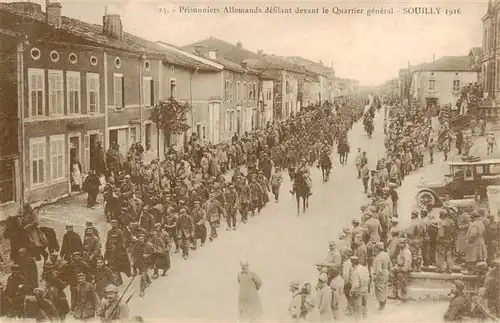 AK / Ansichtskarte  Souilly_55_Meuse Prisonnieres Allemands defilant devant le Quartier general