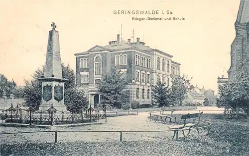 AK / Ansichtskarte 73939057 Geringswalde Krieger Denkmal und Schule