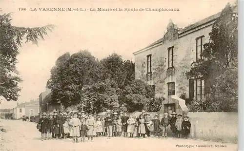 AK / Ansichtskarte  La_Varenne_49_Maine-et-Loire La Mairie et la Route de Champtoceaux