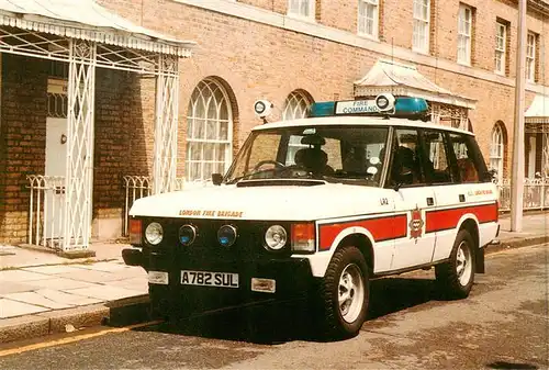 AK / Ansichtskarte  Feuerwehr_Fire-Brigade_Pompiers_Bomberos Range Rover.  London 