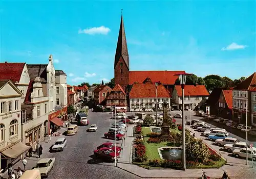 AK / Ansichtskarte  Eutin Marktplatz mit Kirche