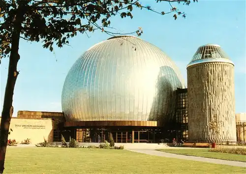AK / Ansichtskarte 73940460 Planetarium_Observatorium_Sternwarte_Urania Berlin Hauptstadt Der DDR  Zeiss