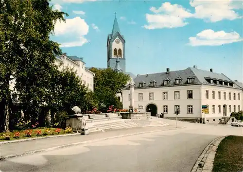 AK / Ansichtskarte 73940587 Helmbrechts_Oberfranken Partie im Stadtzentrum Blick zur Kirche
