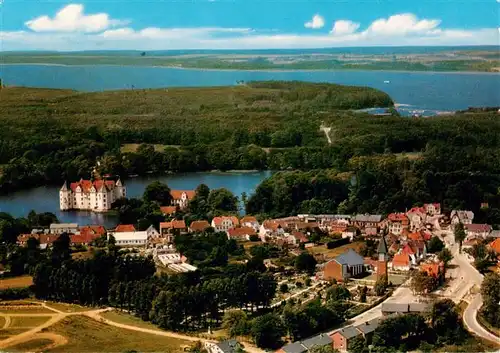 AK / Ansichtskarte  Gluecksburg__Ostseebad Fliegeraufnahme mit Schloss