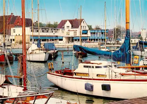 AK / Ansichtskarte  Schleswig_Holstein Yachthafen und Strandhalle