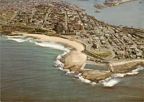 AK / Ansichtskarte 73941376 Newcastle_New_South_Wales_Australia Aerial view of Beach and City