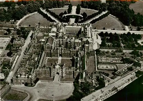 AK / Ansichtskarte 73941762 Middlesex Hampton Court Palace aerial view