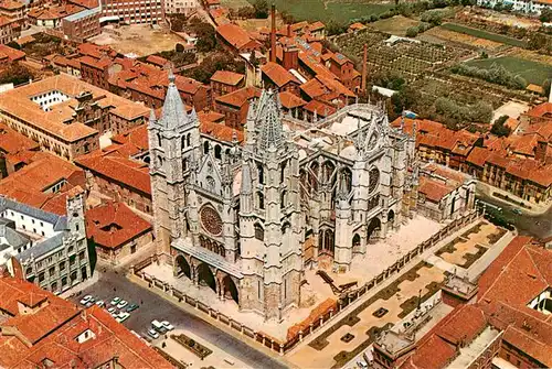 AK / Ansichtskarte 73941956 Leon_Castilla_y_Leon_ES Fliegeraufnahme mit Cathedrale