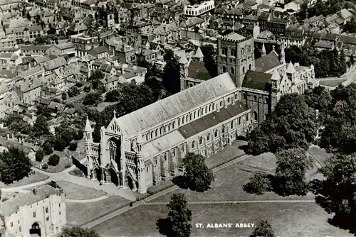 AK / Ansichtskarte 73942136 London__UK St. Albans' Abbey aerial view
