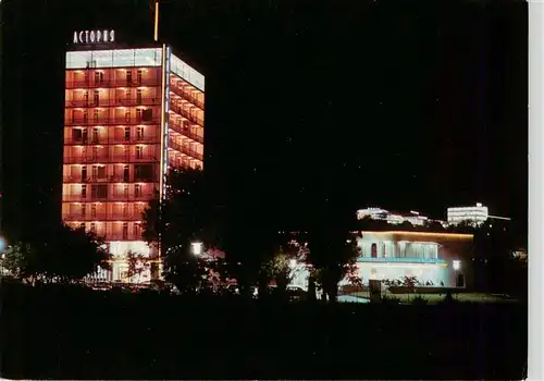 AK / Ansichtskarte  Varna__Warna_Bulgaria Hotel Astoria Nachtaufnahme