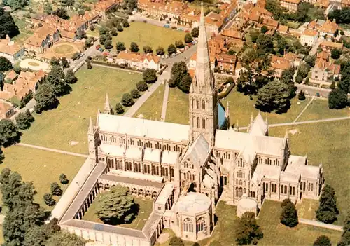 AK / Ansichtskarte 73942286 Salisbury___Wiltshire_UK Cathedral Cloisters Chapter House aerial view