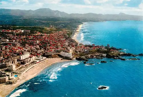AK / Ansichtskarte  Biarritz_64_Pyrenees_Atlantiques Vue générale aérienne au fond les Montagnes d'Espagne