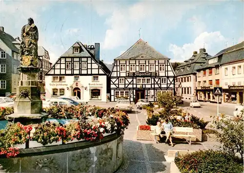 AK / Ansichtskarte  Brilon Marktplatz mit Peterskump