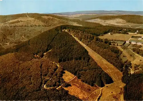 AK / Ansichtskarte  Winterberg__Hochsauerland_NRW Bobbahn mit Bobhaus und Astenturm