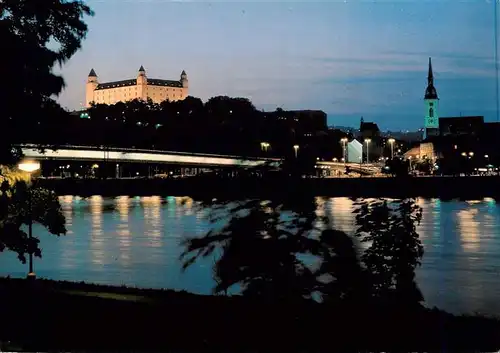 AK / Ansichtskarte 73943029 Bratislava_Pressburg_Pozsony_SK Uferpartie an der Donau Blick zur Burg Abendstimmung