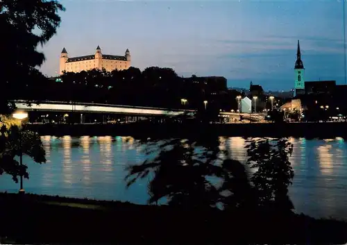 AK / Ansichtskarte  Bratislava_Pressburg_Pozsony_SK Uferpartie an der Donau Blick zur Burg Abendstimmung